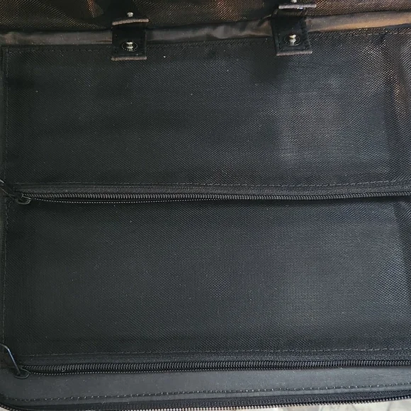 CHANEL Makeup Bag - Picture 2 of 10